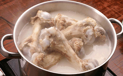 高湯用什么骨頭熬的 熬高湯的骨頭怎么處理